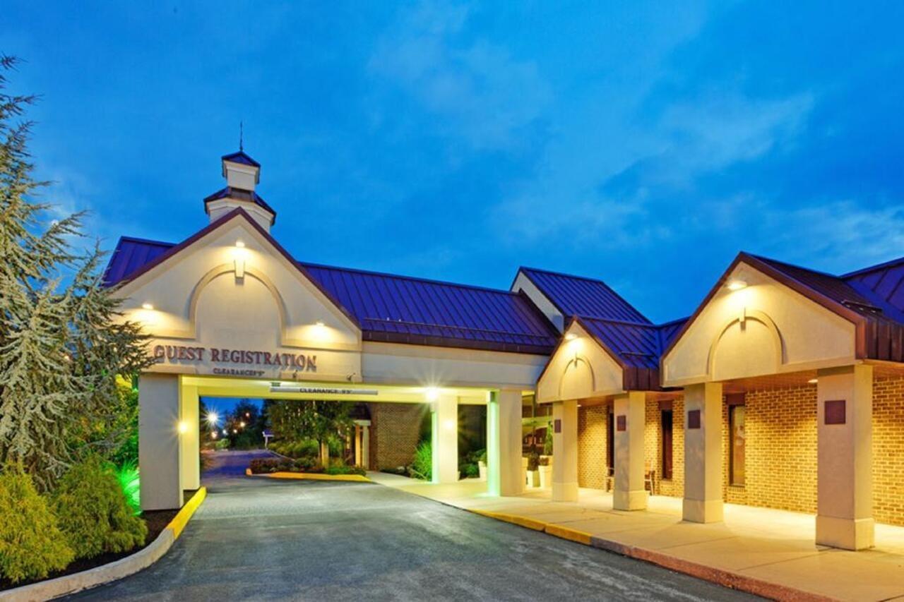Wyndham Garden York Hotel Exterior photo