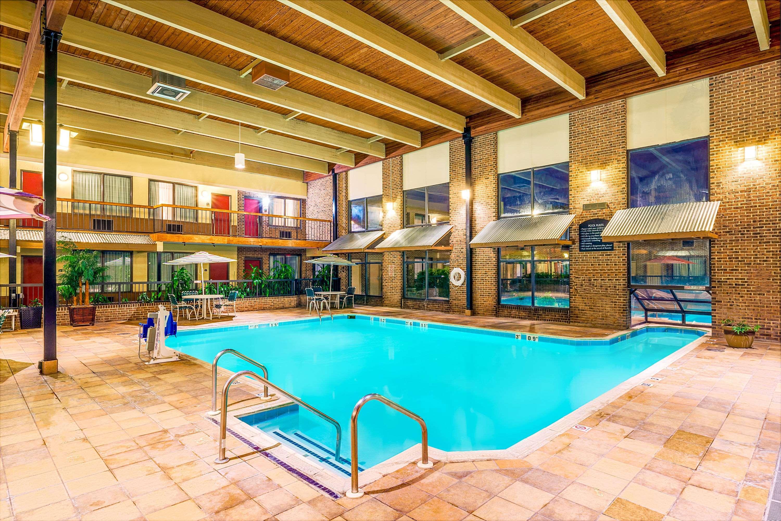 Wyndham Garden York Hotel Exterior photo