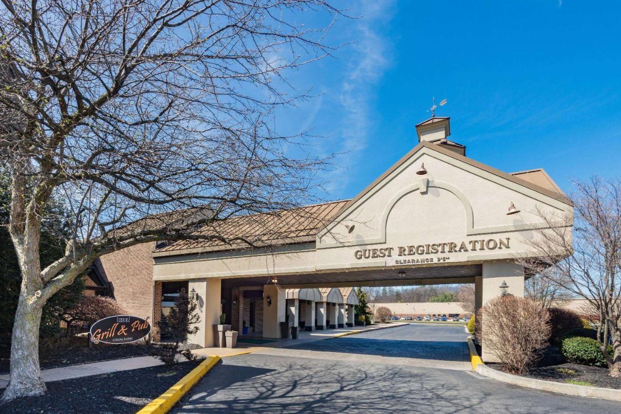 Wyndham Garden York Hotel Exterior photo