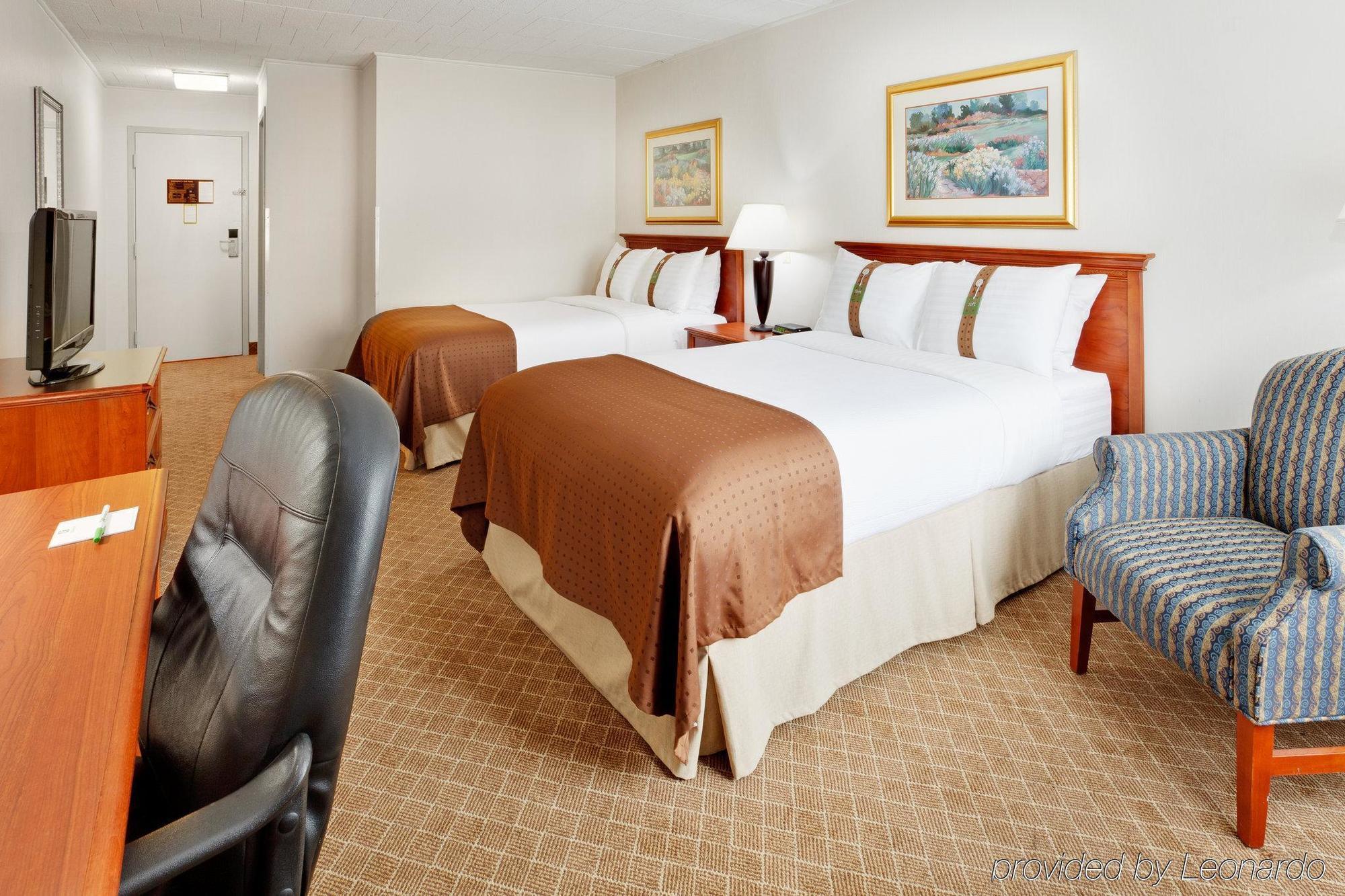 Wyndham Garden York Hotel Room photo